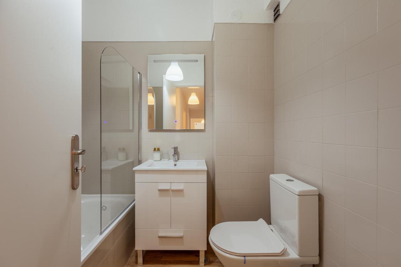 Elegant 3 Bedroom Apt - City Centre - Garage - Metro Lisabona Exterior foto